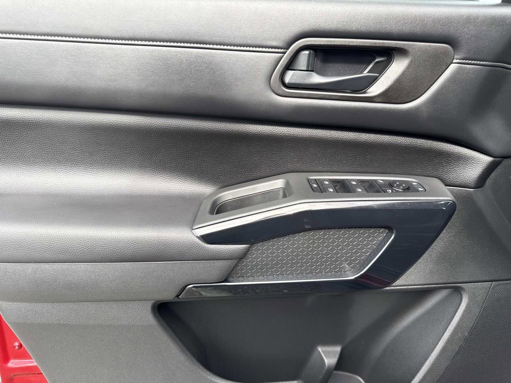 Certified 2024 Nissan Pathfinder SV image 19