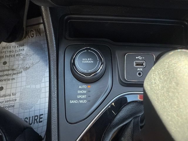 Certified 2021 Jeep Cherokee Latitude Plus AWD/4WD image 19