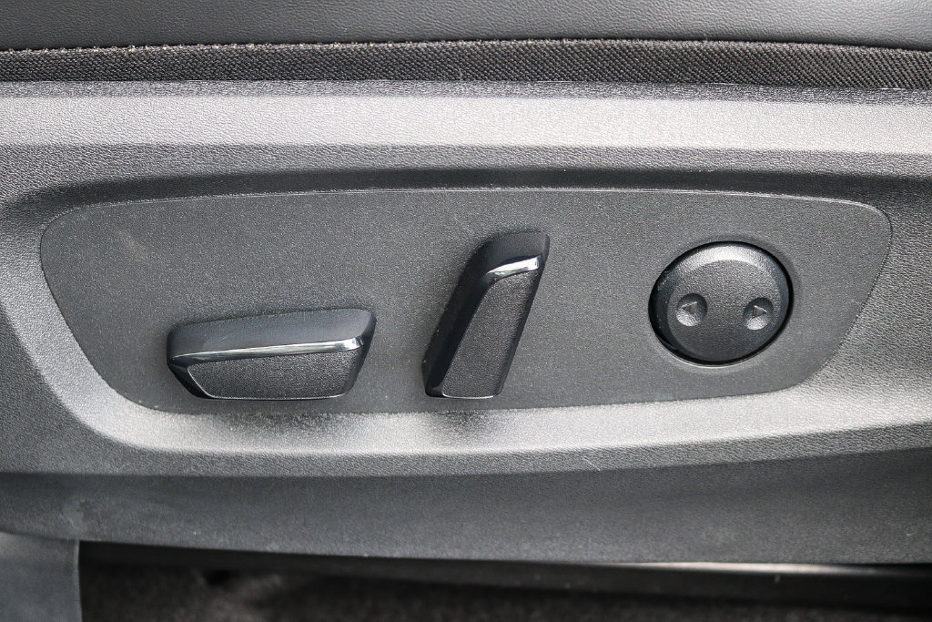 Used 2025 Nissan Pathfinder Platinum w/ Cargo Package FWD image 22