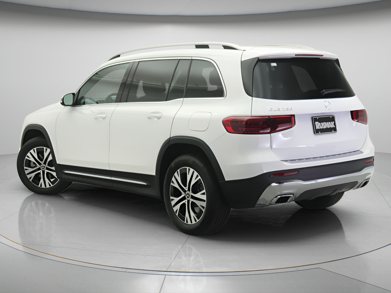 New 2026 Mercedes-Benz GLB 250 image 2