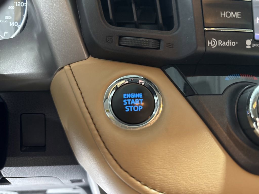 Used 2018 Toyota RAV4 XLE FWD image 22