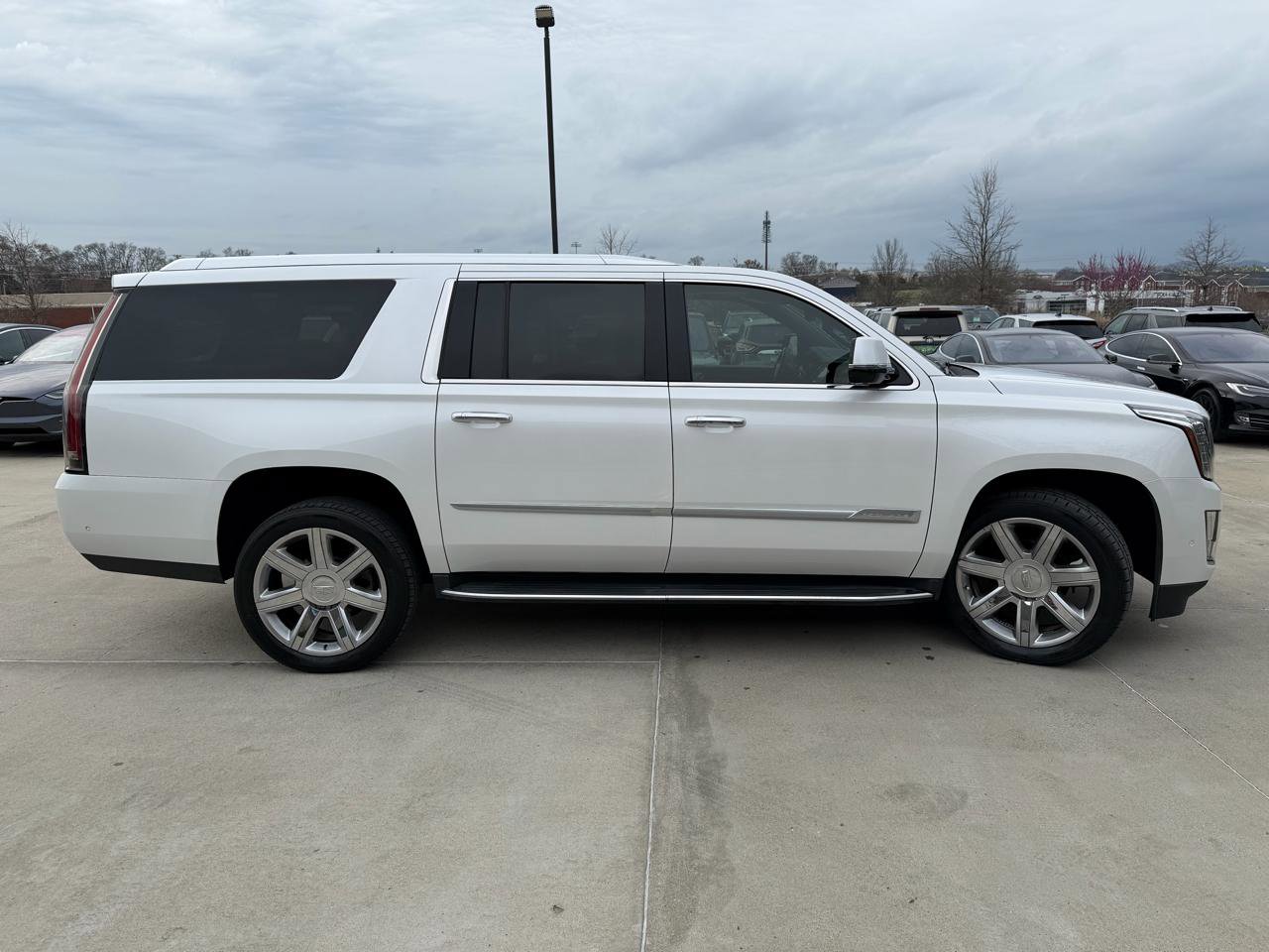 Used 2020 Cadillac Escalade ESV Luxury image 4