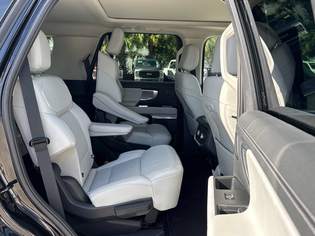 Certified 2025 Ford Expedition Platinum w/ Driver's Package AWD/4WD image 33