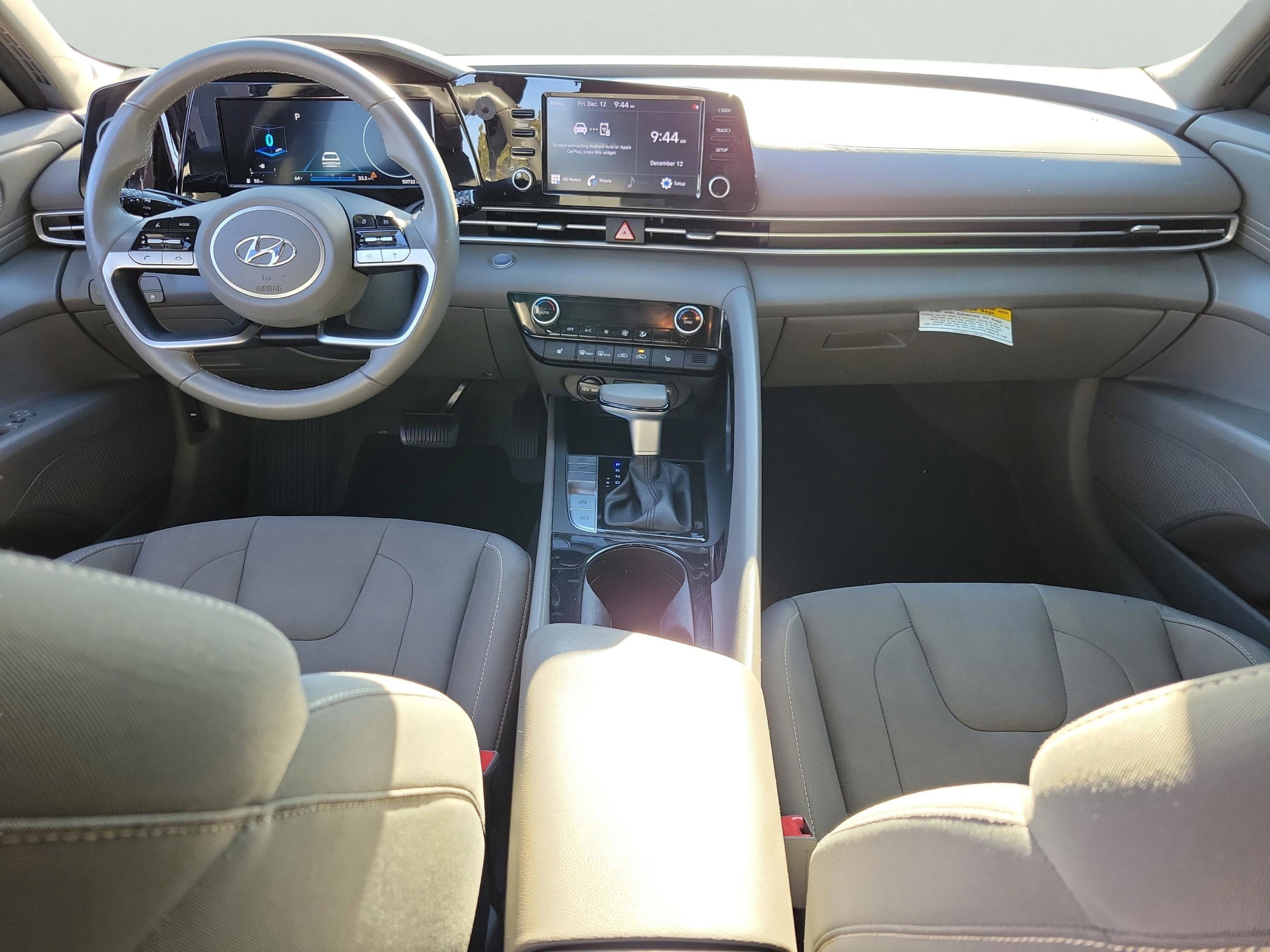 Certified 2022 Hyundai Elantra SEL w/ Convenience + Premium Package image 11