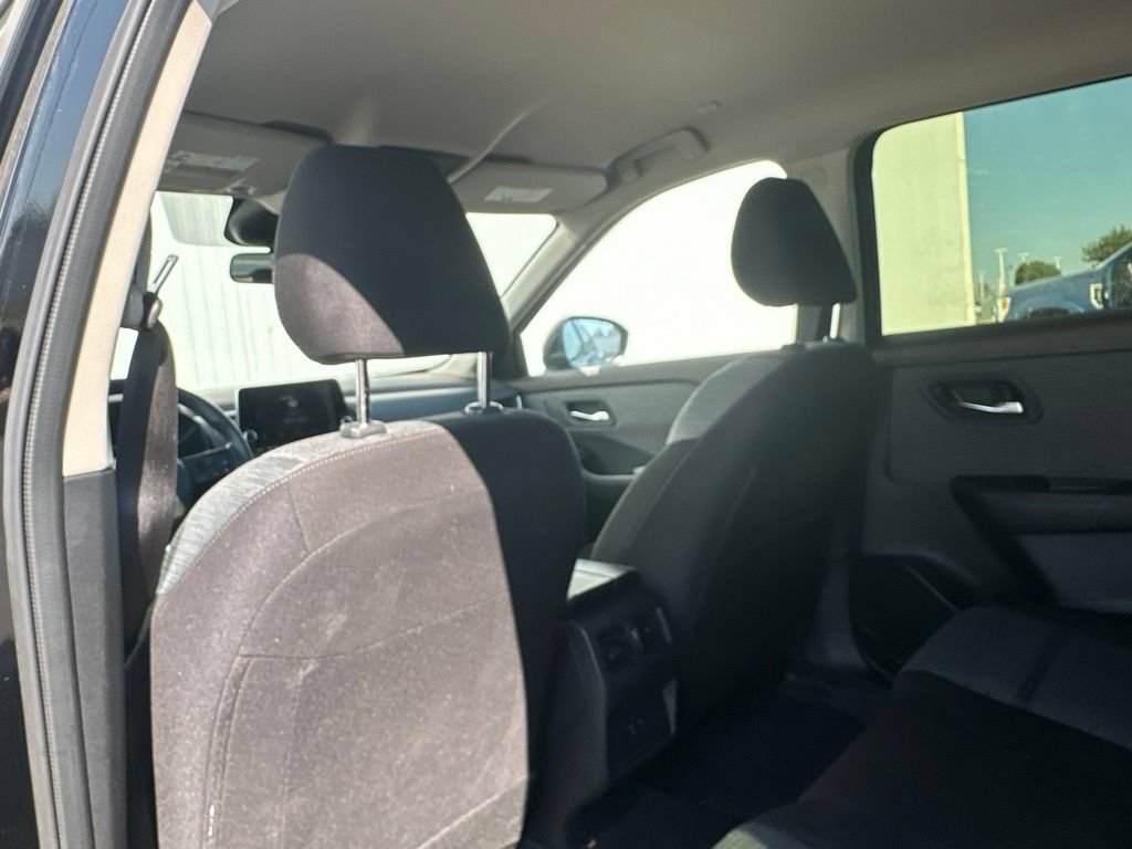 Used 2023 Nissan Rogue SV AWD/4WD image 19