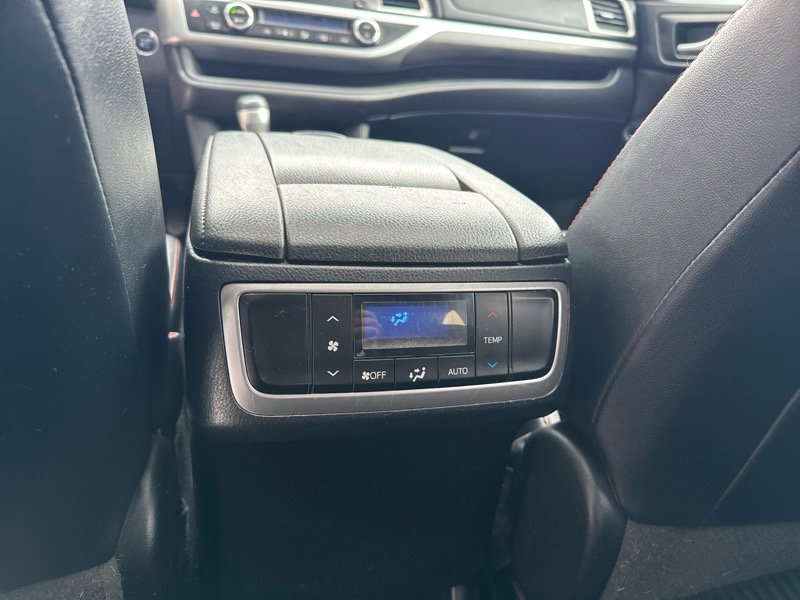 Used 2019 Toyota Highlander SE AWD/4WD image 19