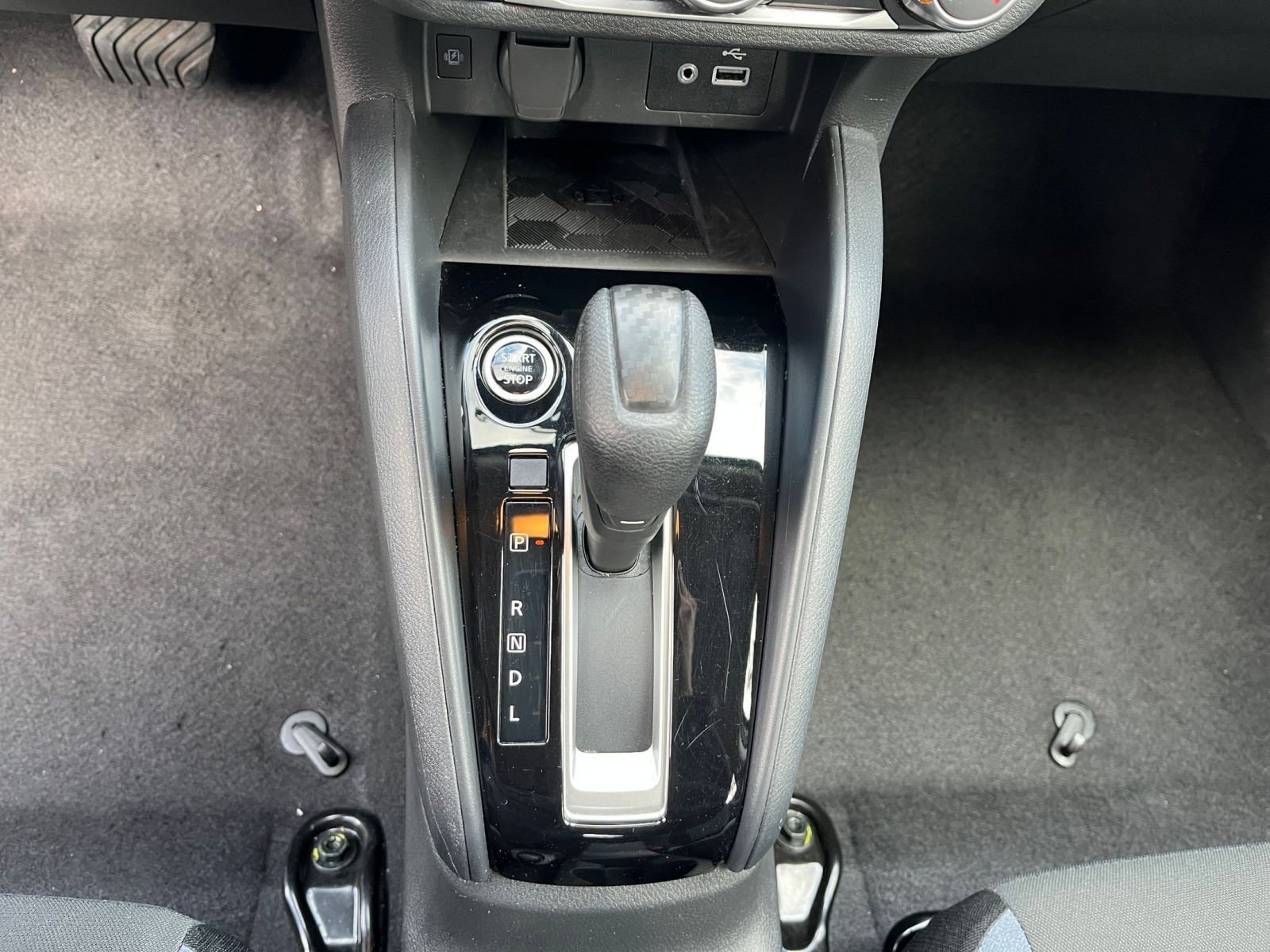 Used 2025 Nissan Versa SV image 39