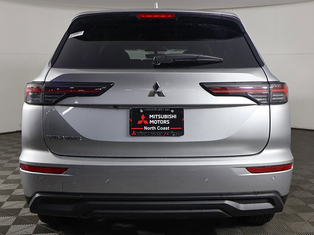 New 2026 Mitsubishi Outlander ES image 11