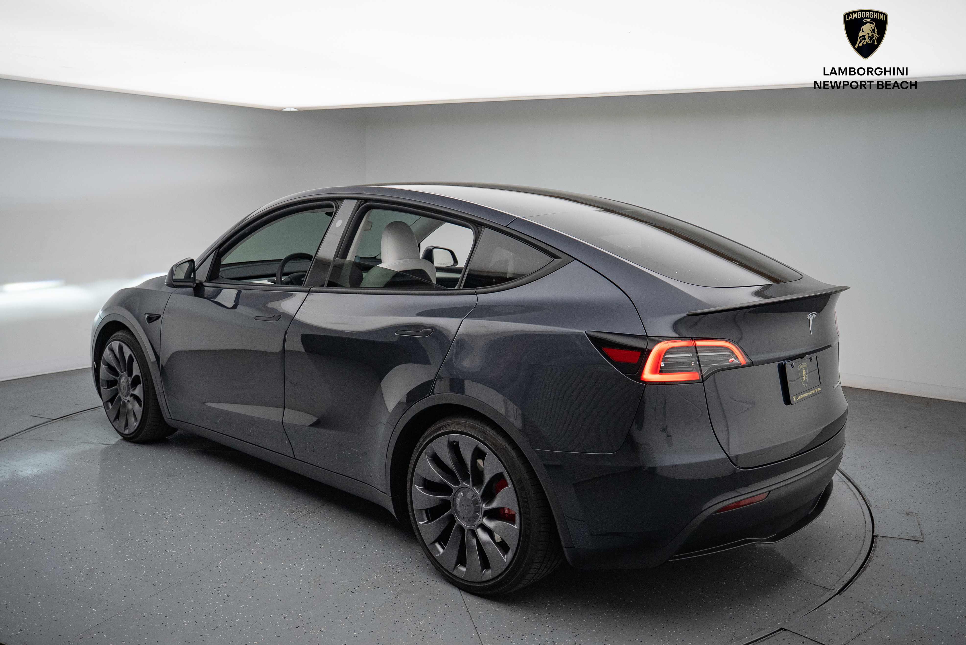 Used 2024 Tesla Model Y Performance image 10
