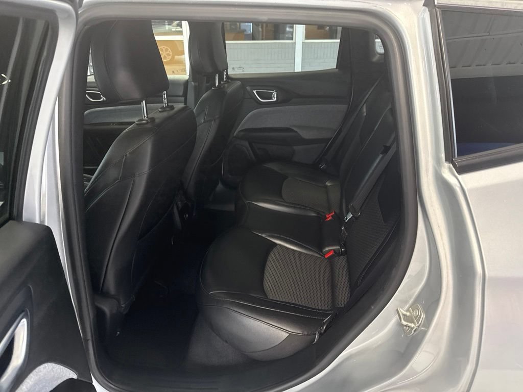 Used 2024 Jeep Compass Latitude AWD/4WD image 11