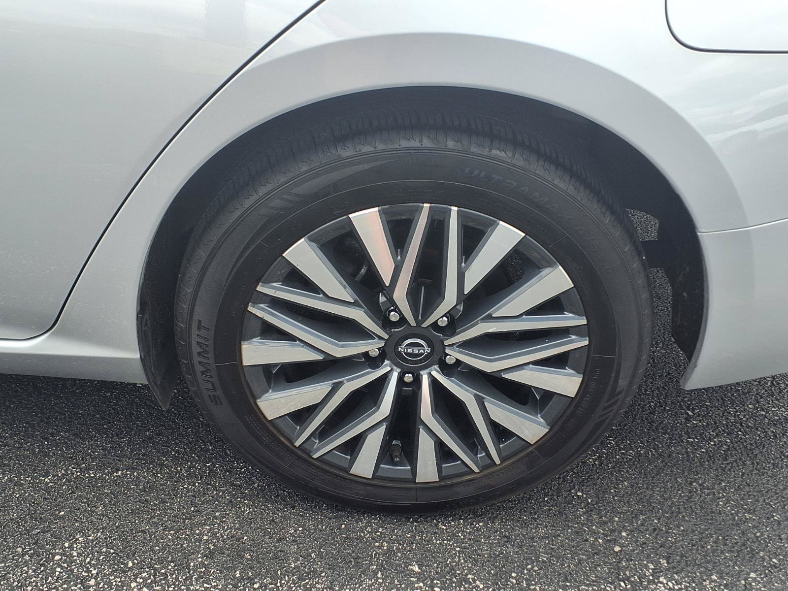 Used 2024 Nissan Altima 2.5 SV FWD image 9