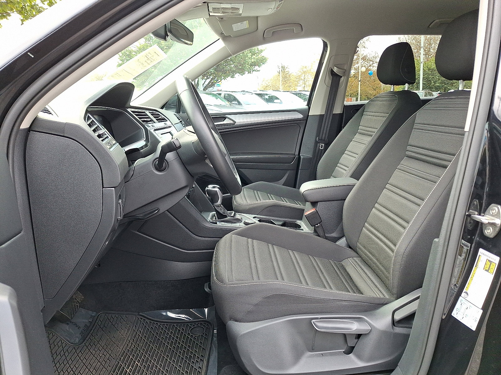 Used 2022 Volkswagen Tiguan S image 11