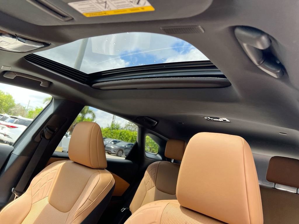 Certified 2025 Lexus RX 350 Premium w/ Accessory Package (Z1) image 18