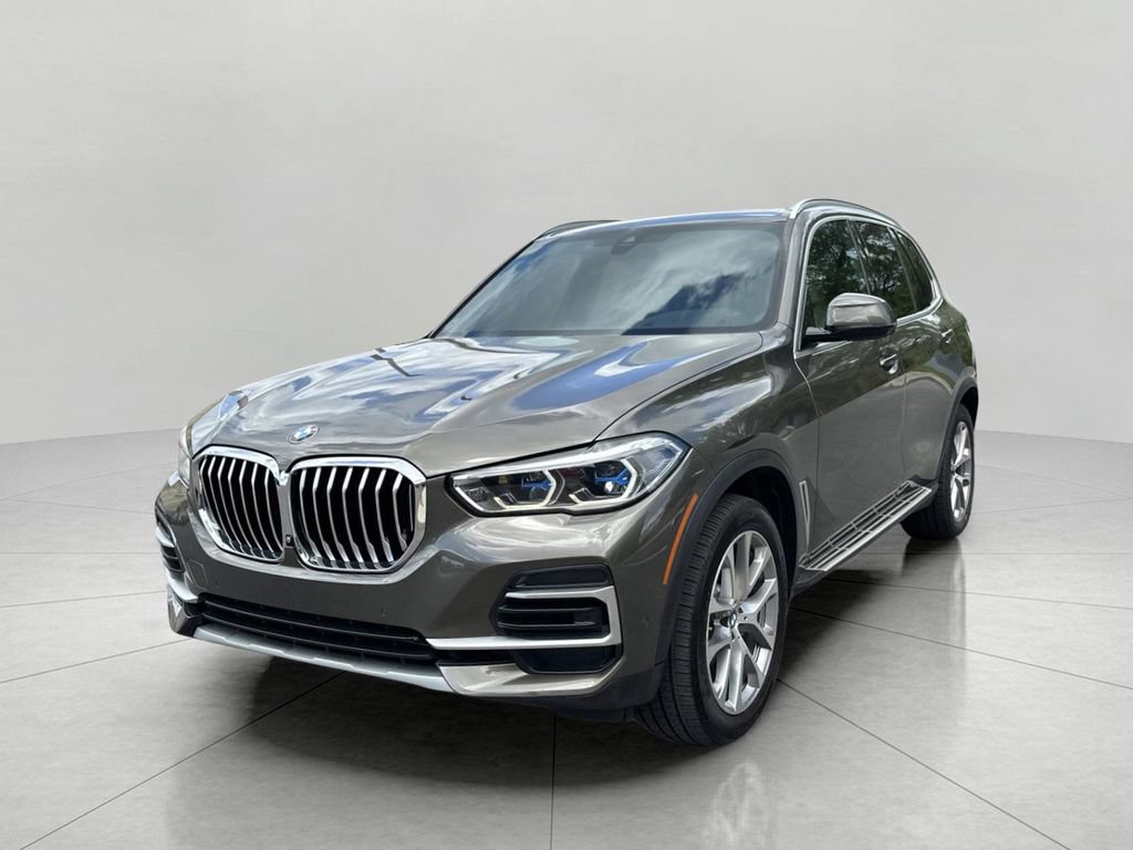 Used 2022 BMW X5 sDrive40i w/ Executive Package RWD image 3
