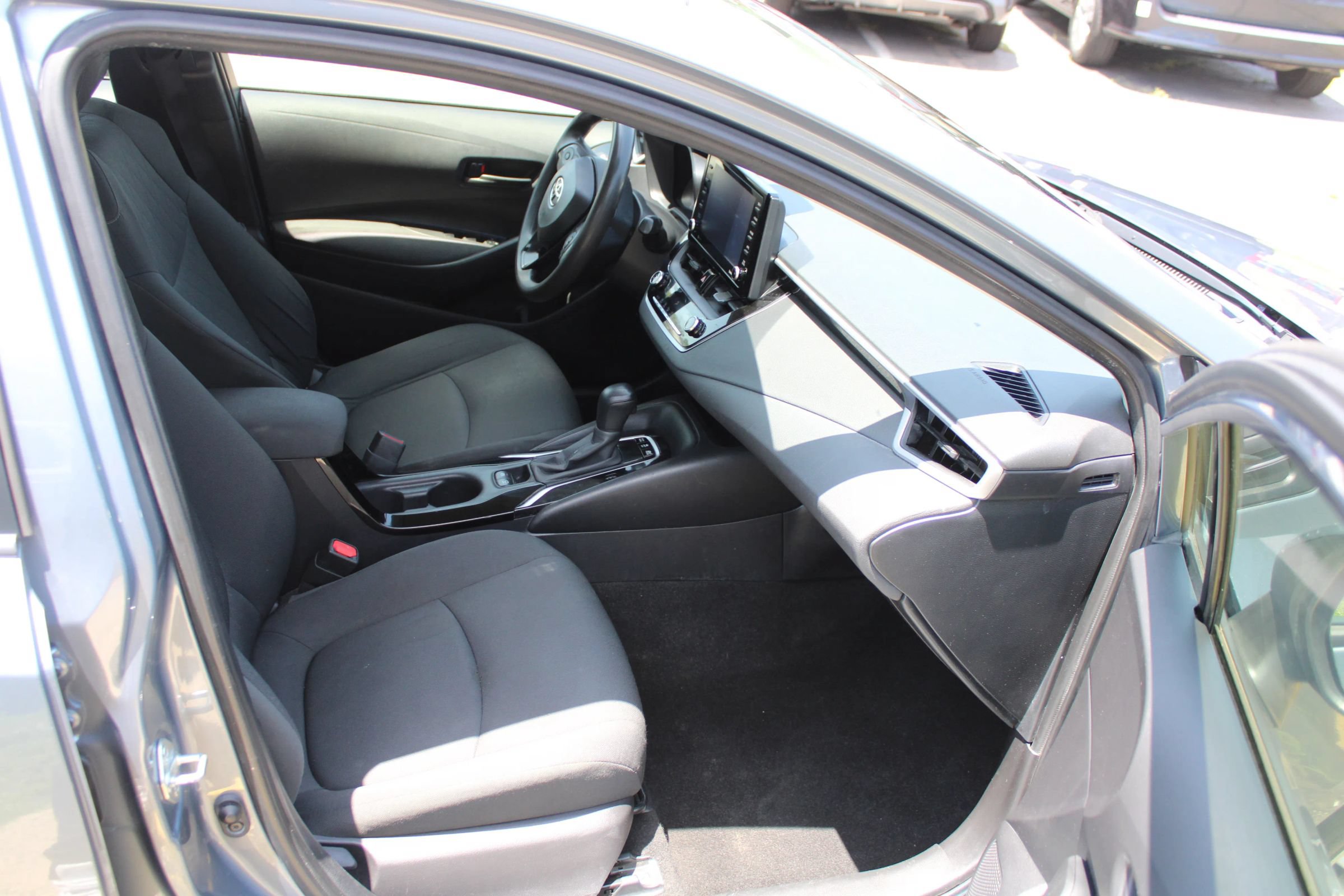 Used 2022 Toyota Corolla LE FWD image 22