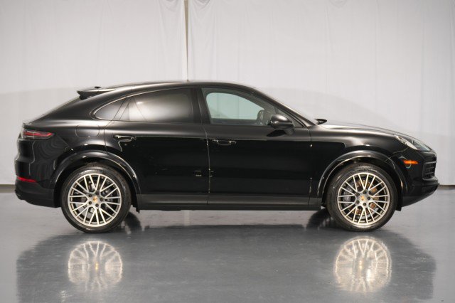 Used 2023 Porsche Cayenne Platinum Edition image 9
