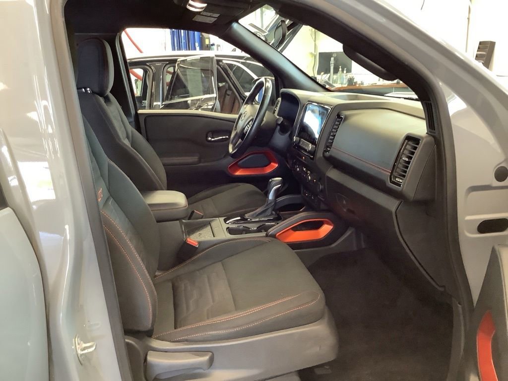 Used 2023 Nissan Frontier PRO-4X w/ Pro Convenience Package AWD/4WD image 18