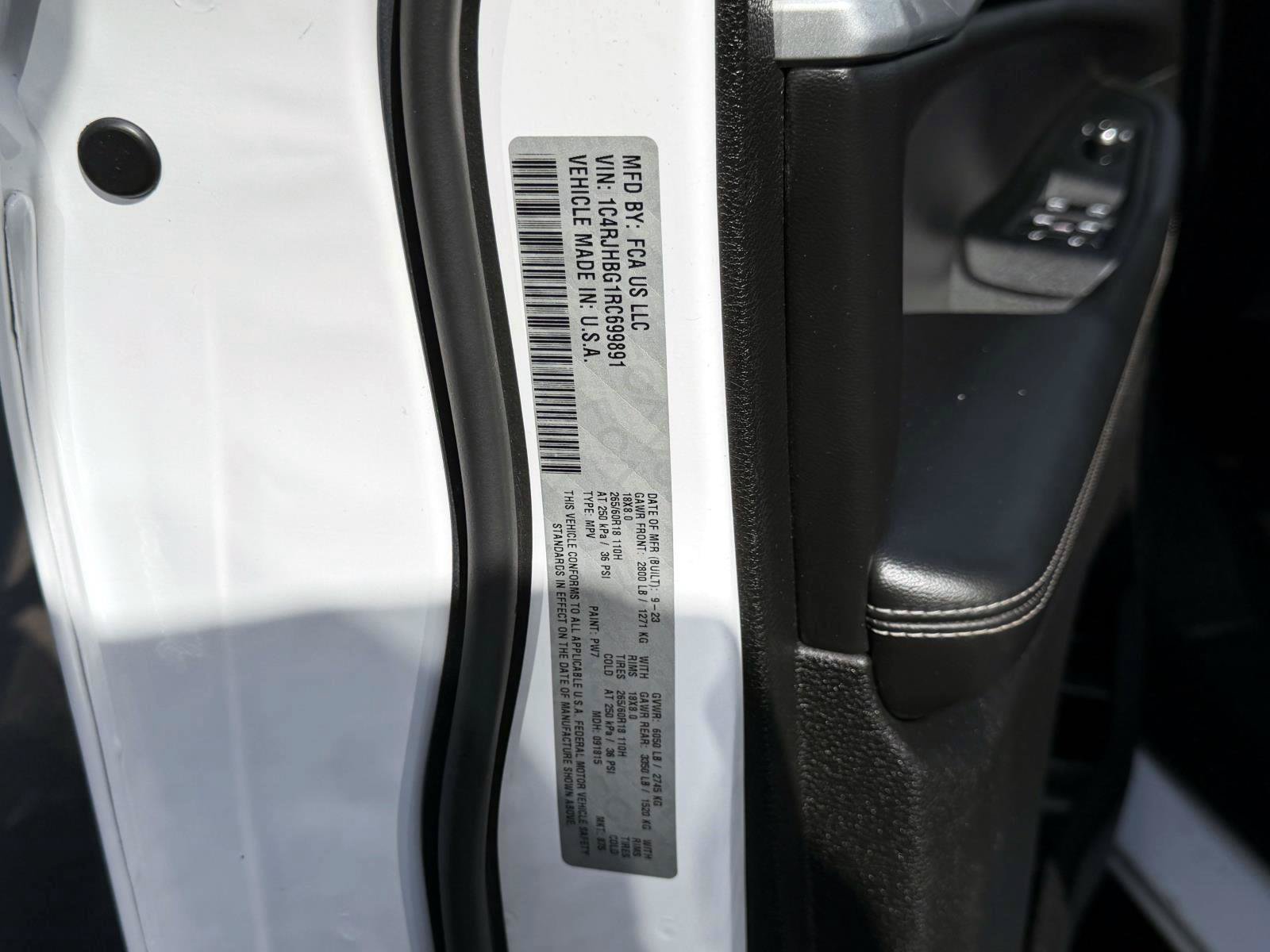 Used 2024 Jeep Grand Cherokee Limited AWD/4WD image 33