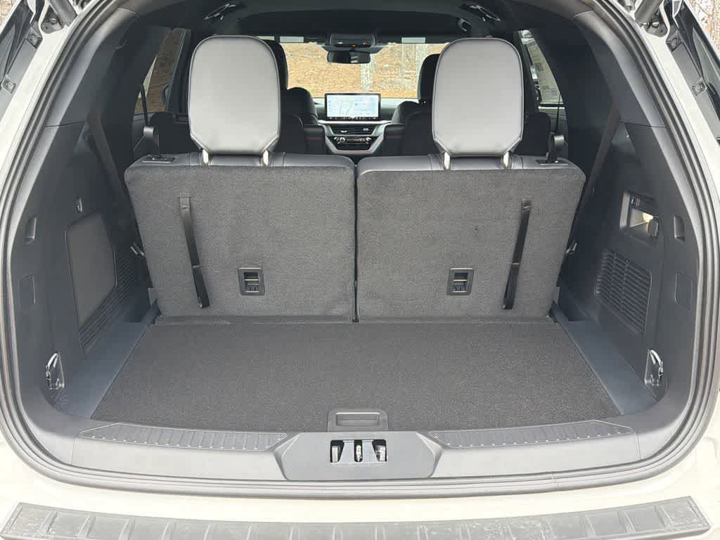 New 2026 Ford Explorer ST-Line w/ ST-Line Street Pack image 16