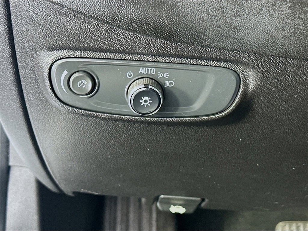 Used 2018 Chevrolet Equinox LT image 10