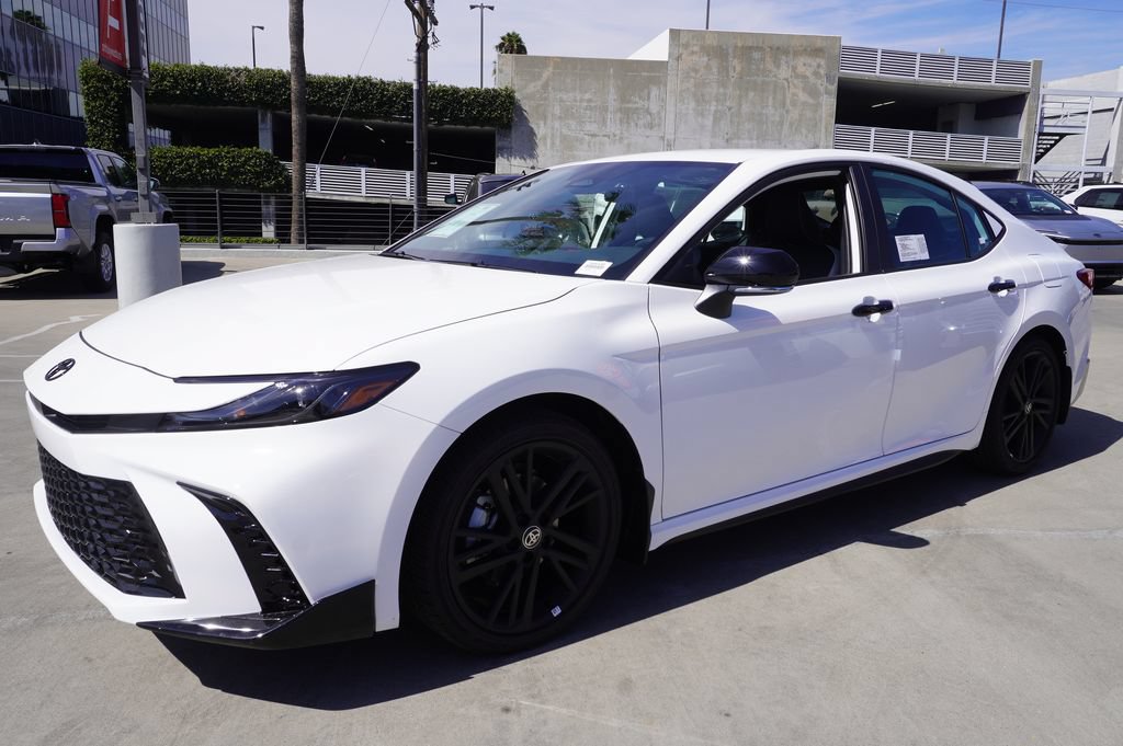 Certified 2026 Toyota Camry Hybrid FWD image 4