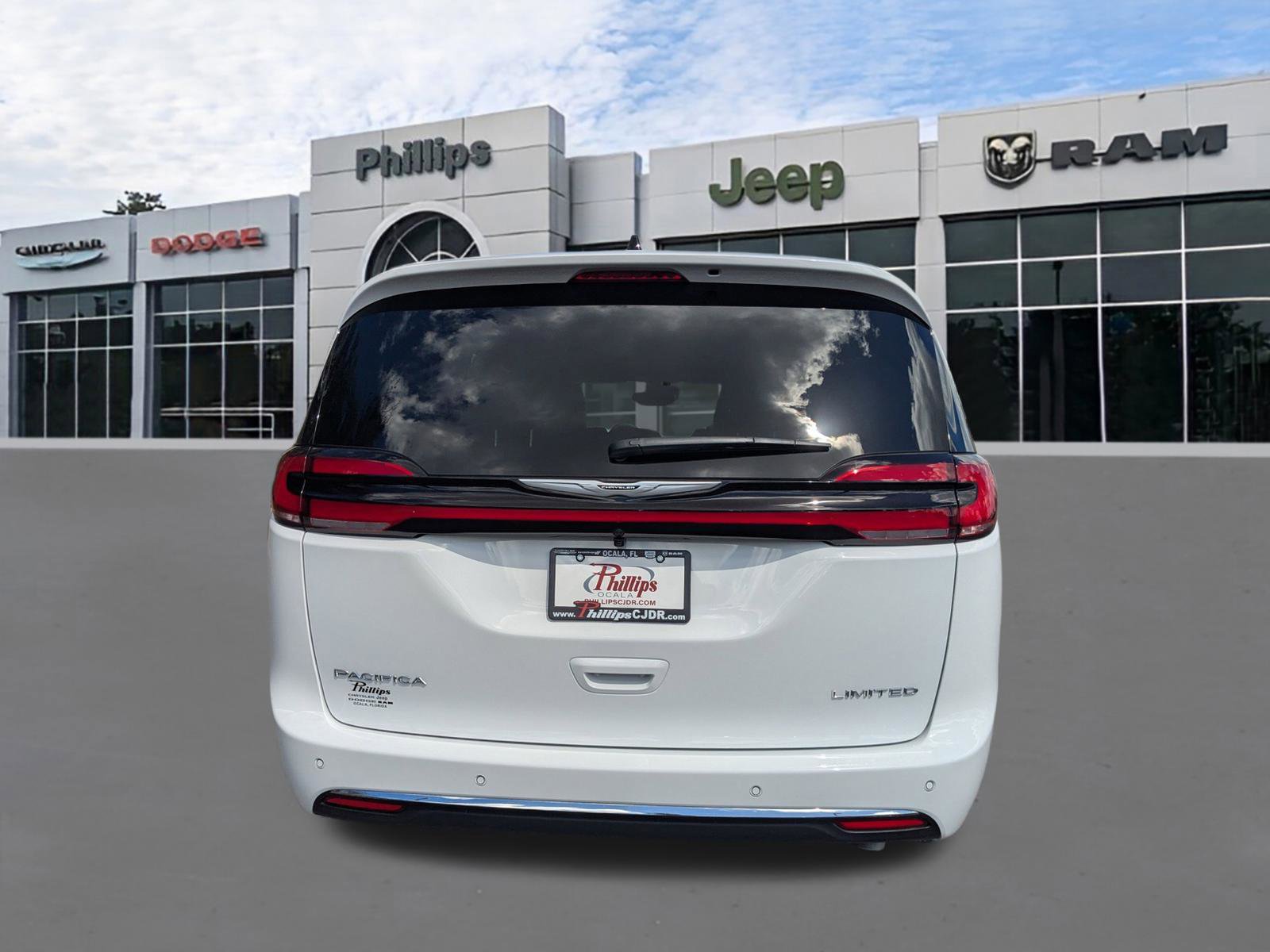 New 2026 Chrysler Pacifica Limited image 4