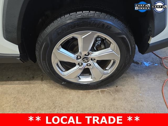 Used 2021 Toyota RAV4 XLE Premium image 24