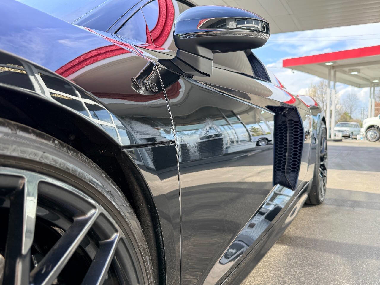 Used 2018 Audi R8 V10 w/ Black Optic Package image 17