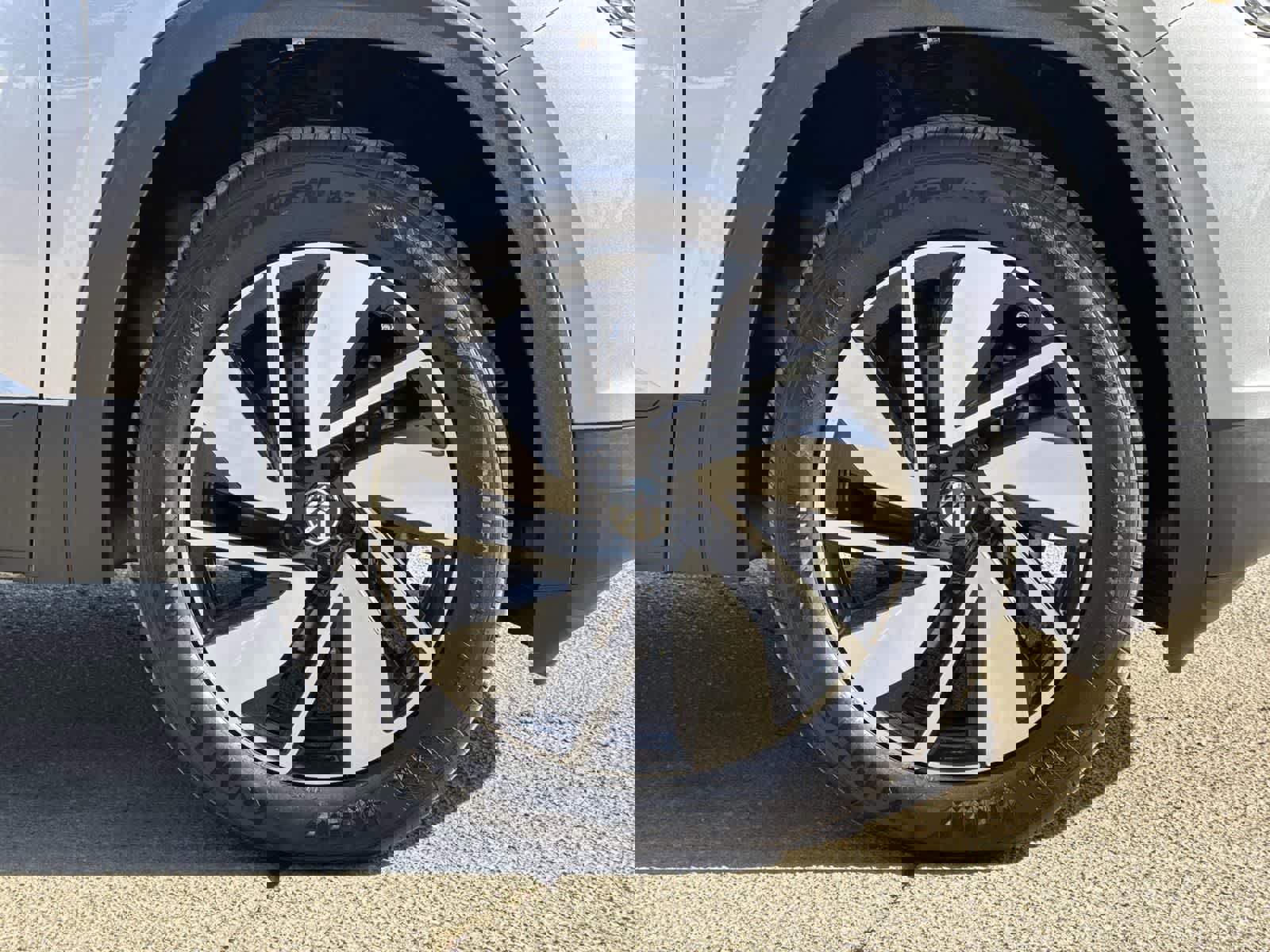 Used 2025 Volkswagen Atlas SE image 42