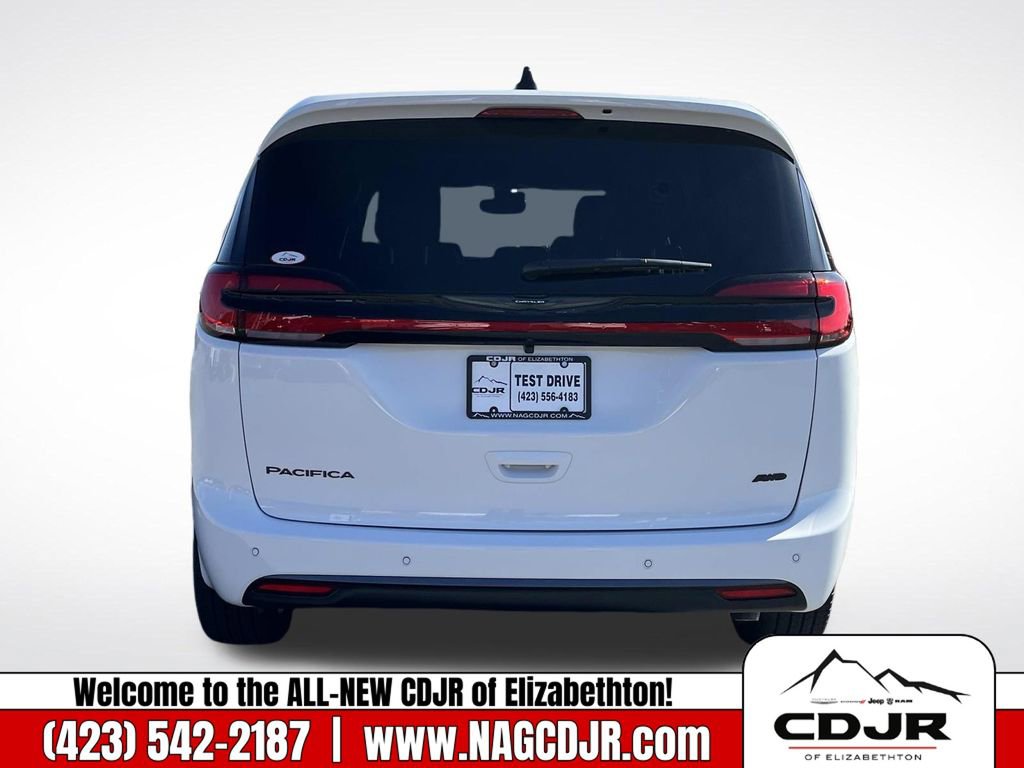 New 2026 Chrysler Pacifica Select image 4