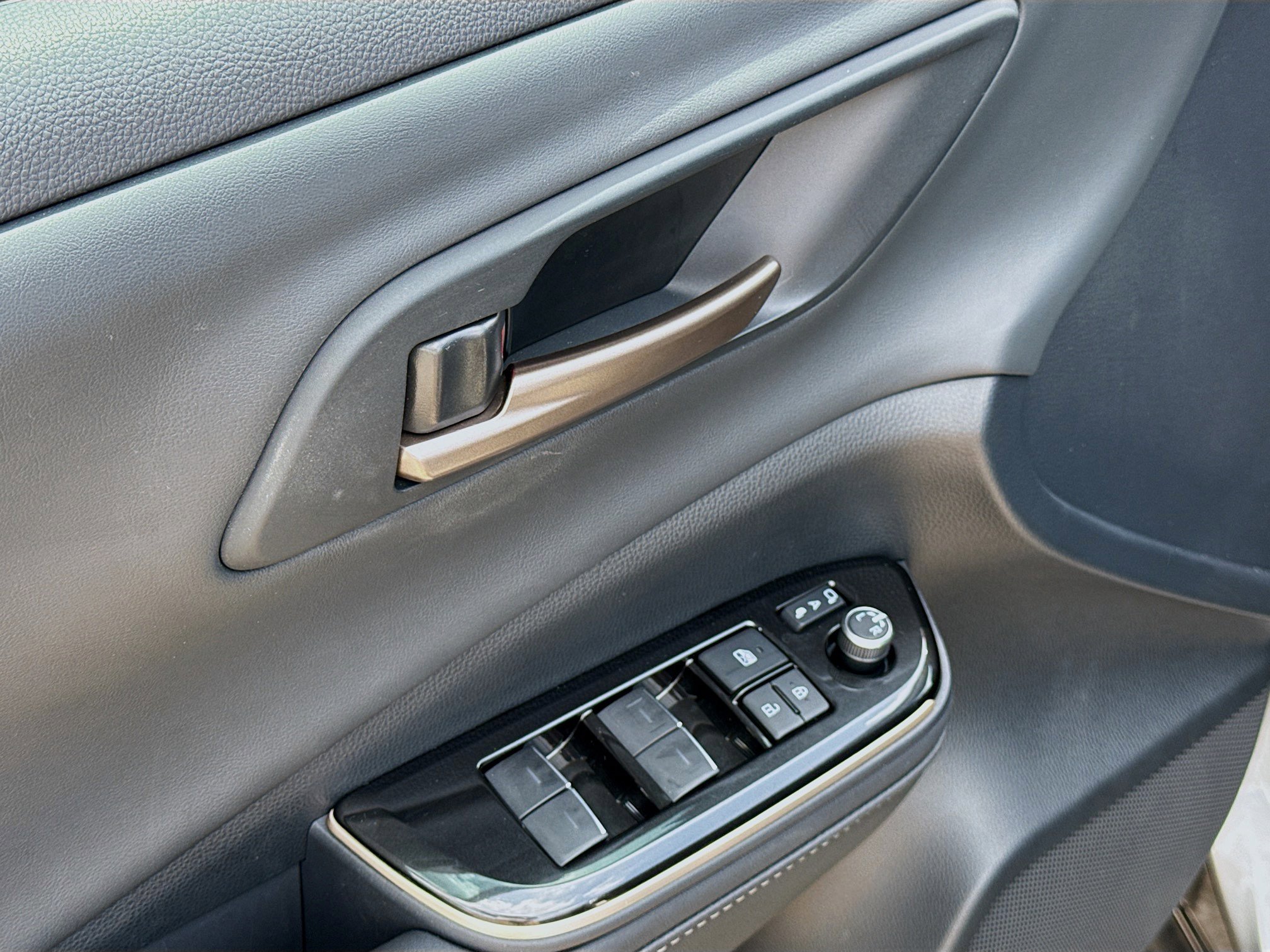 Used 2025 Toyota Crown XLE image 22