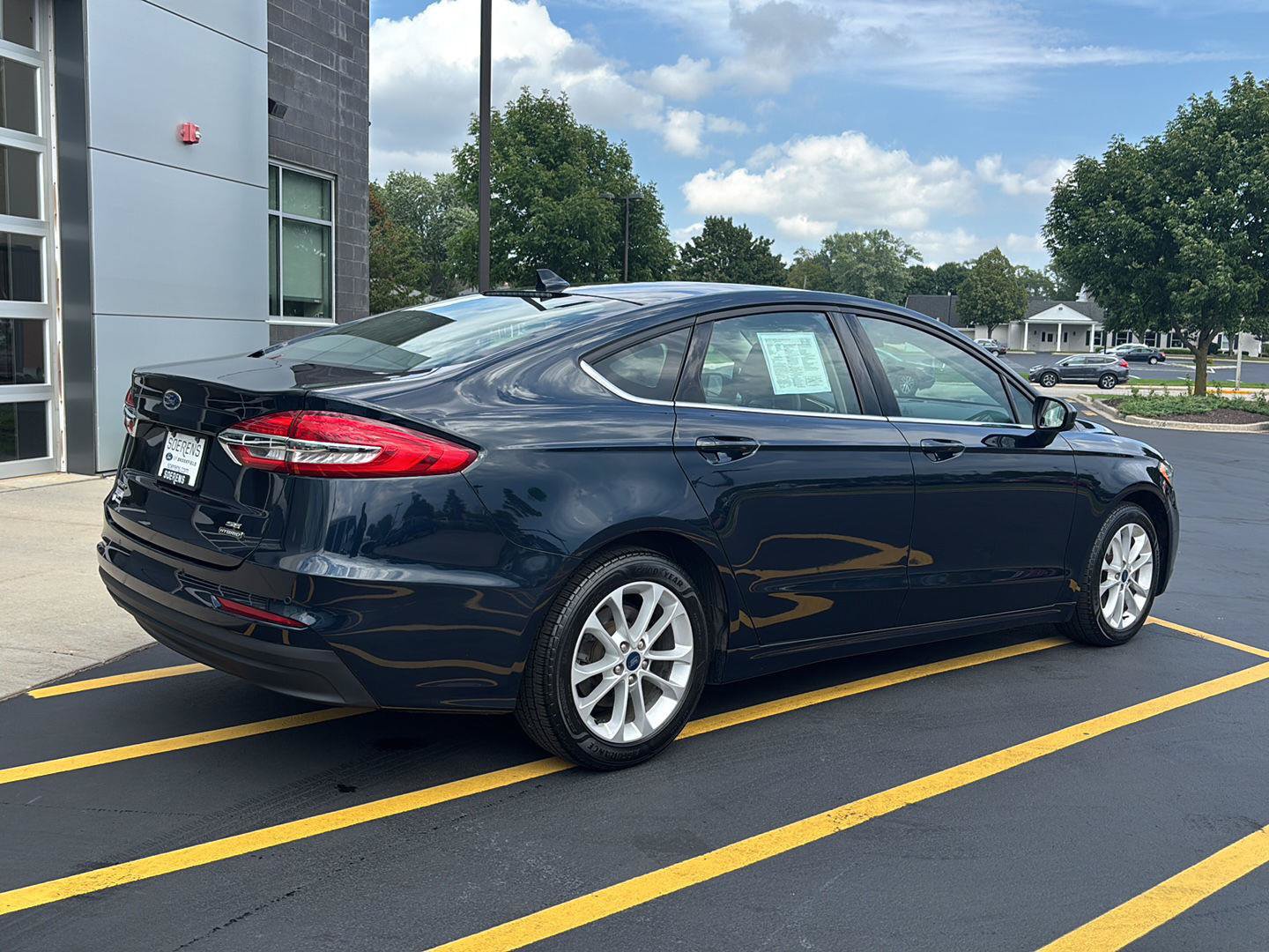 Used 2020 Ford Fusion SE FWD image 5