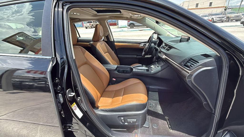 Used 2016 Lexus CT 200h w/ Navigation Package FWD image 41
