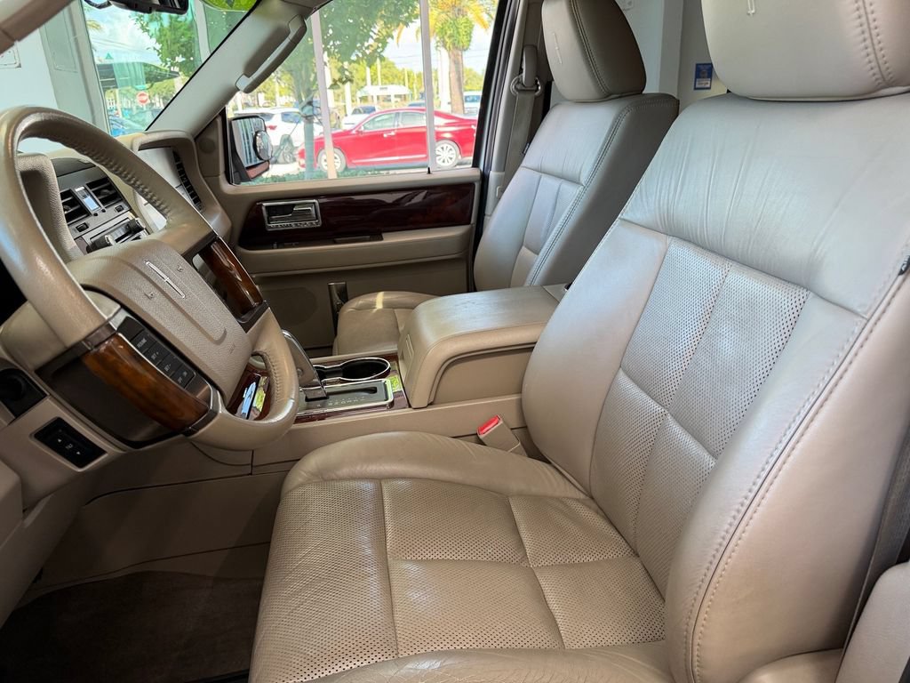 Used 2012 Lincoln Navigator 2WD w/ Monochrome Appearance Pkg image 10