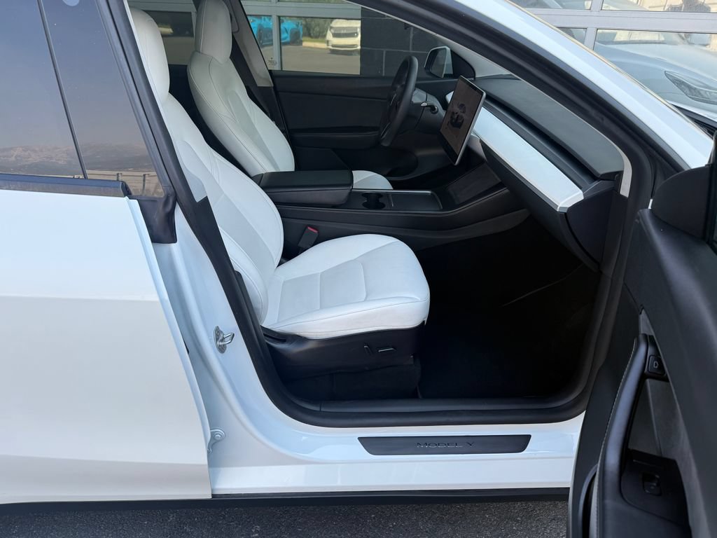 Used 2022 Tesla Model Y Long Range AWD/4WD image 38