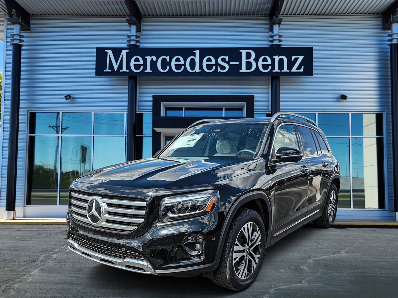 New 2026 Mercedes-Benz GLB 250 4MATIC image 3