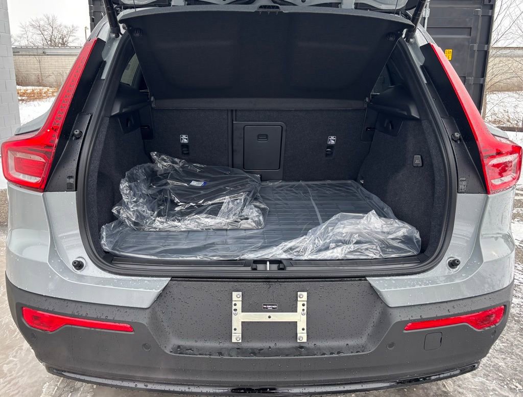 New 2026 Volvo XC40 B5 Ultra w/ Climate Package AWD/4WD image 17