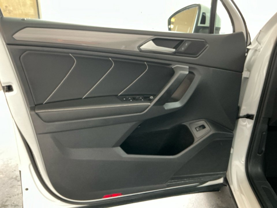 Used 2022 Volkswagen Tiguan SE image 34