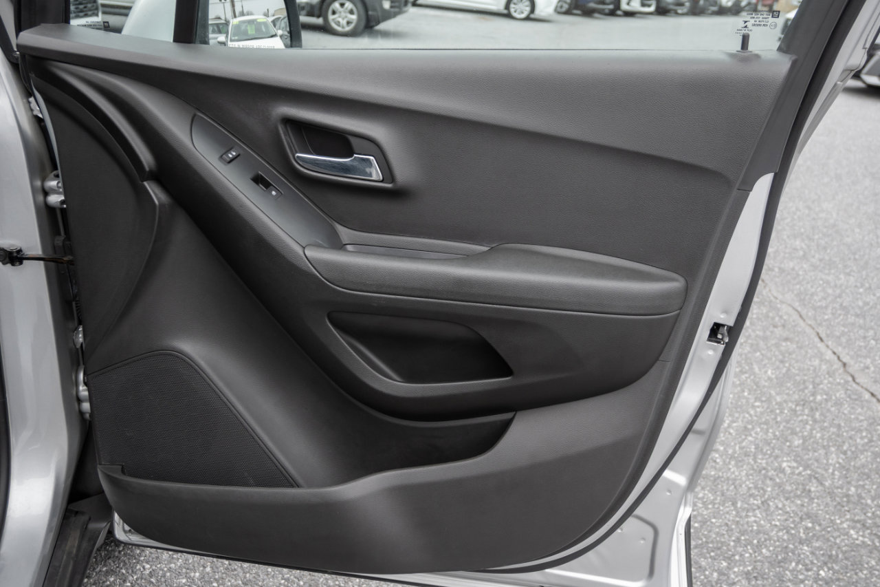 Used 2017 Chevrolet Trax LT image 29