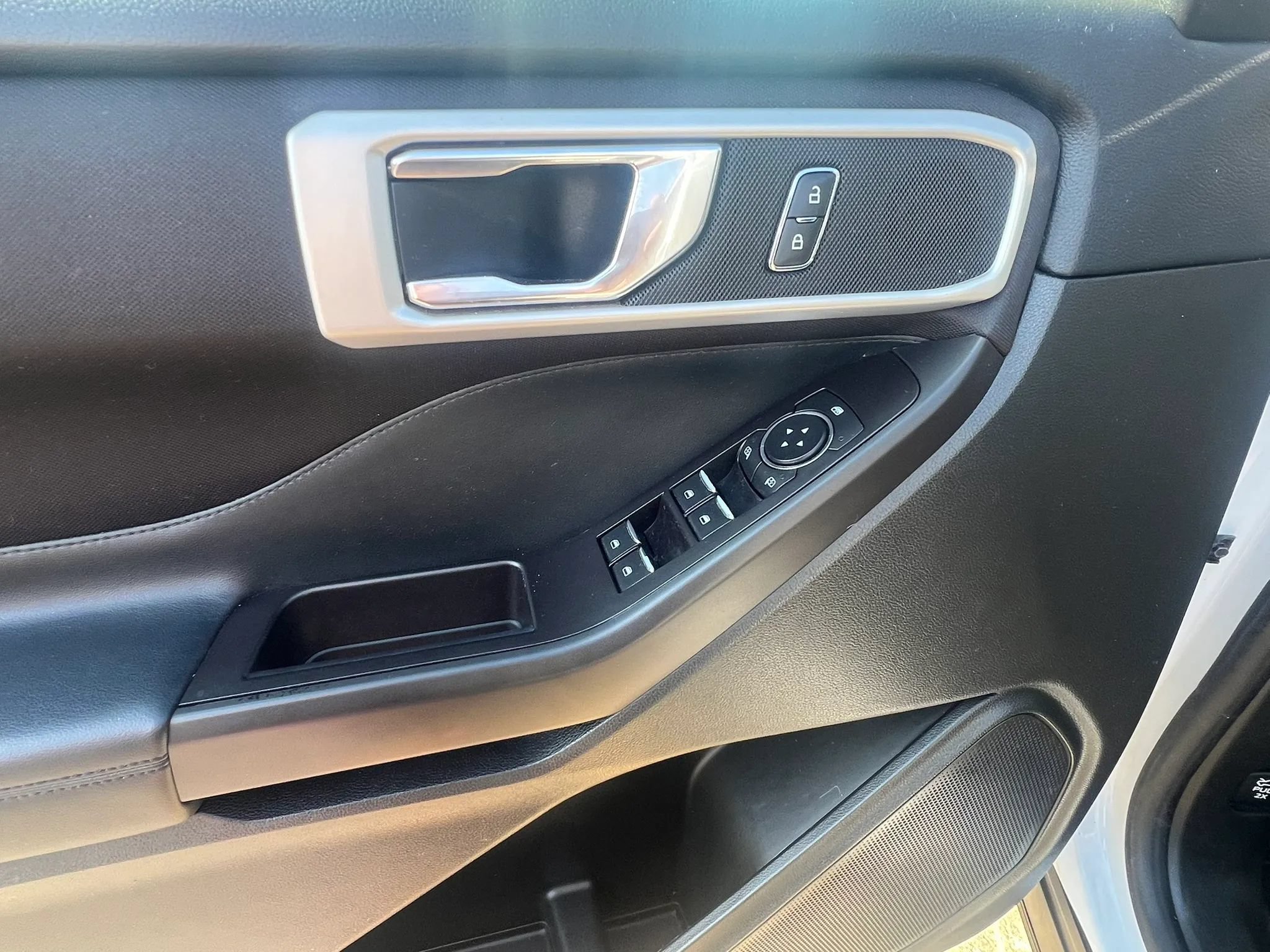 Used 2020 Ford Explorer XLT AWD/4WD image 14