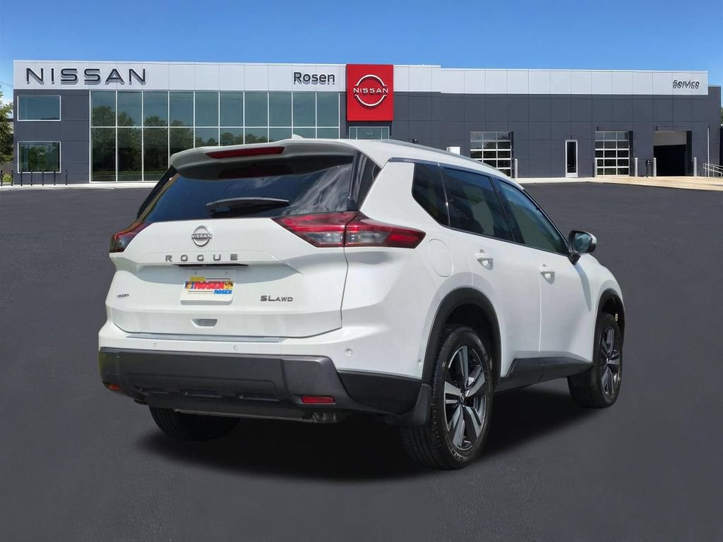 Used 2025 Nissan Rogue SL AWD/4WD image 3
