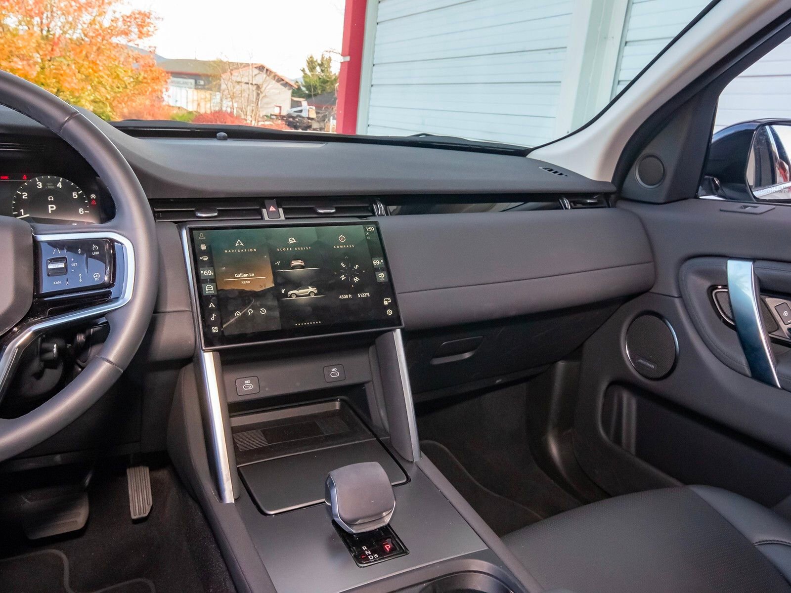 Used 2025 Land Rover Discovery Sport S image 24