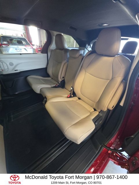 Used 2021 Toyota Sienna XLE FWD image 15