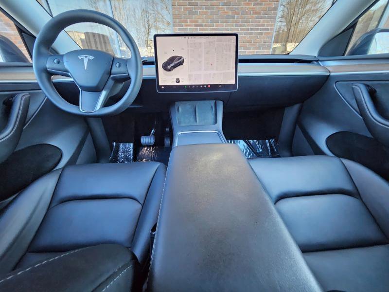 Used 2024 Tesla Model Y Long Range RWD image 37