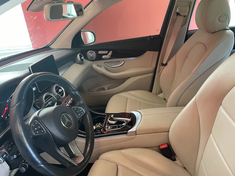 Used 2017 Mercedes-Benz GLC 300 4MATIC image 2