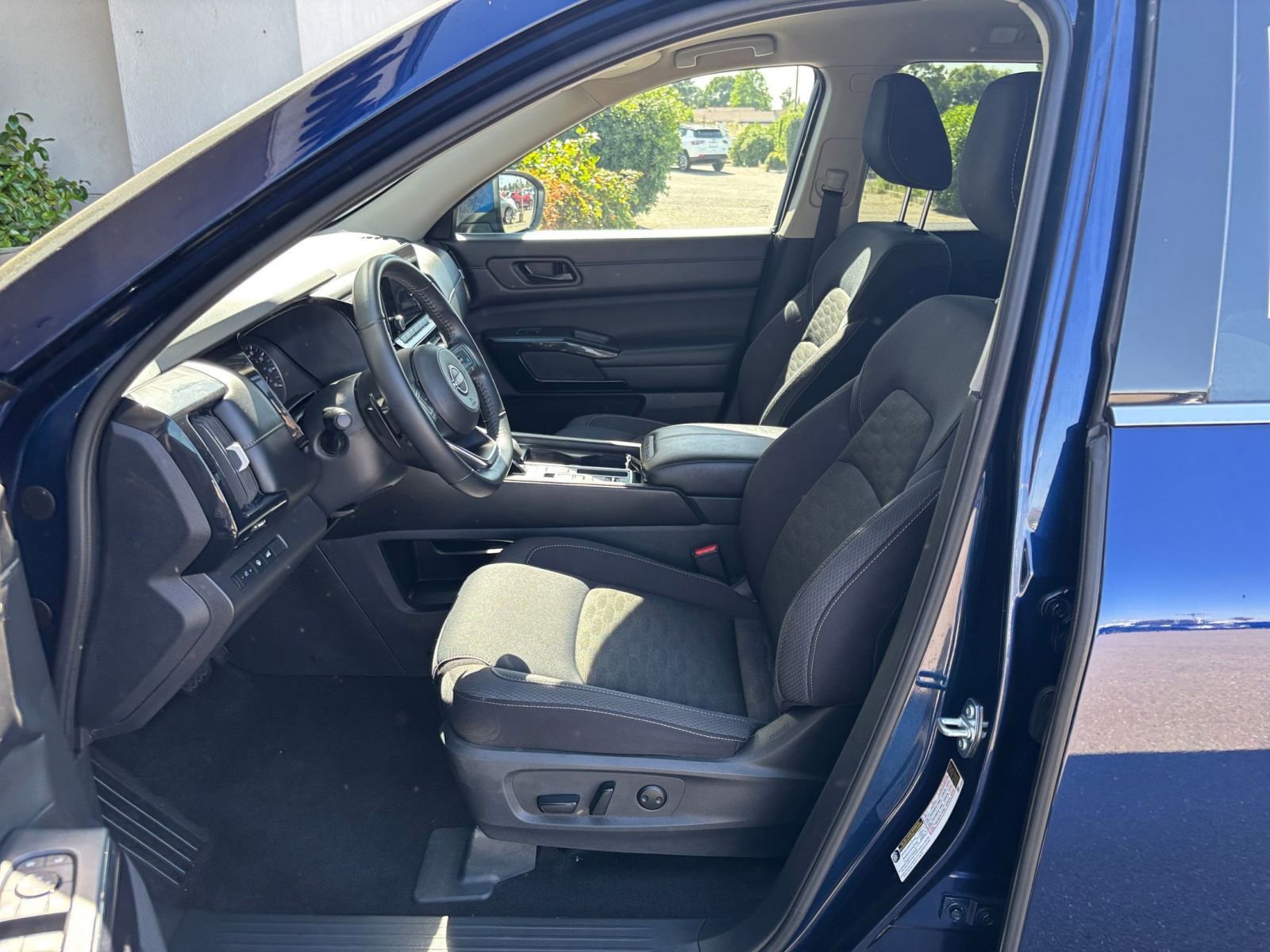 Used 2025 Nissan Pathfinder SV FWD image 29