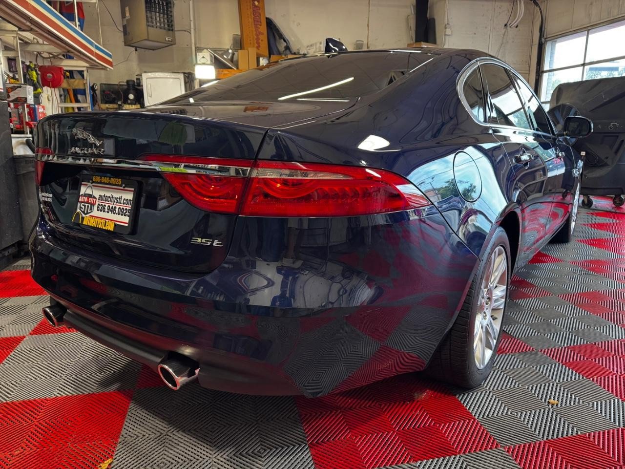 Used 2018 Jaguar XF Premium RWD image 7