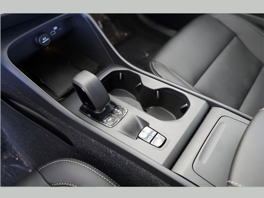 New 2025 Volvo XC40 B5 Core w/ Protection Package Premier AWD/4WD image 17