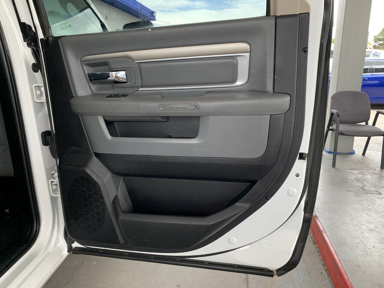 Used 2014 RAM 2500 SLT w/ Luxury Group AWD/4WD image 13