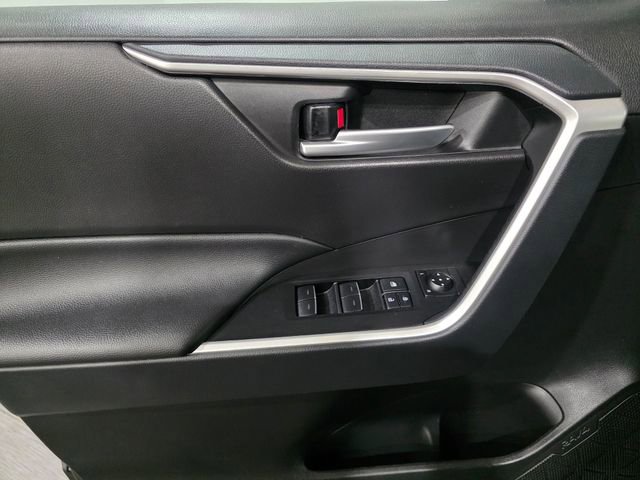 Used 2025 Toyota RAV4 XLE AWD/4WD image 10